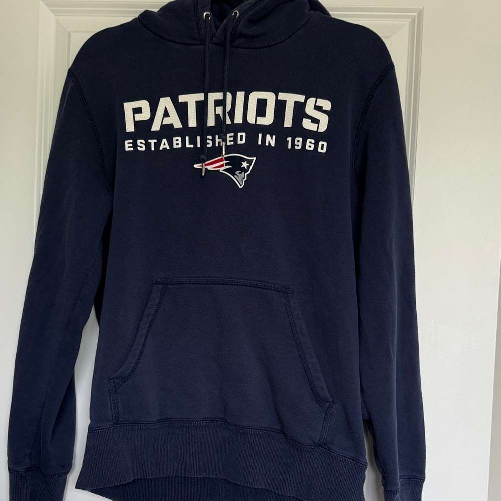 Nike Navy Patriots Crewneck Sweatshirt with Front Logo